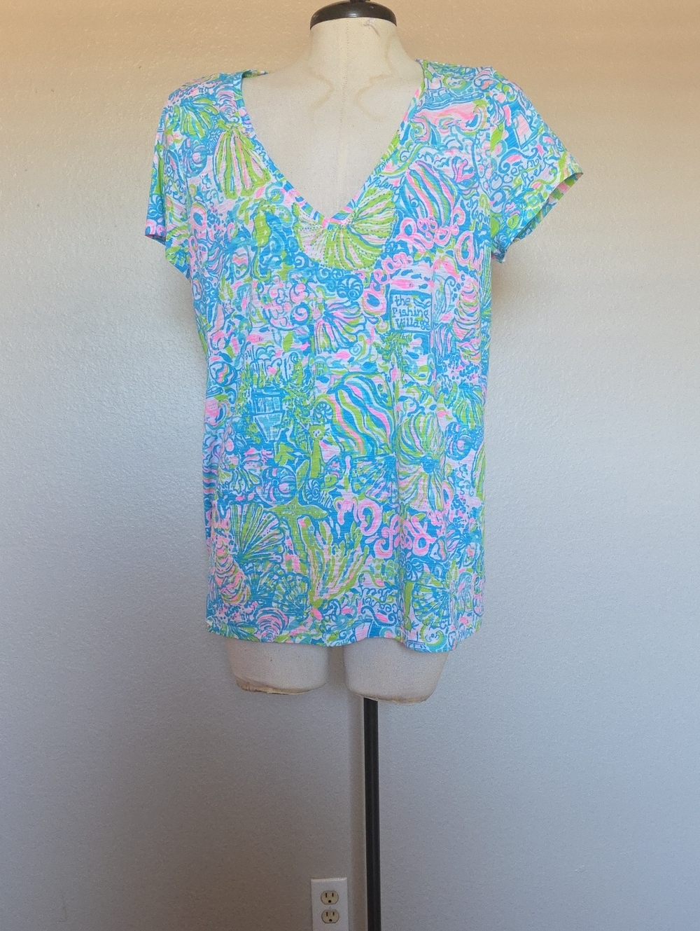 Lilly Pulitzer Short Sleeve V‑Neck Tee in Blue Pink Green Print